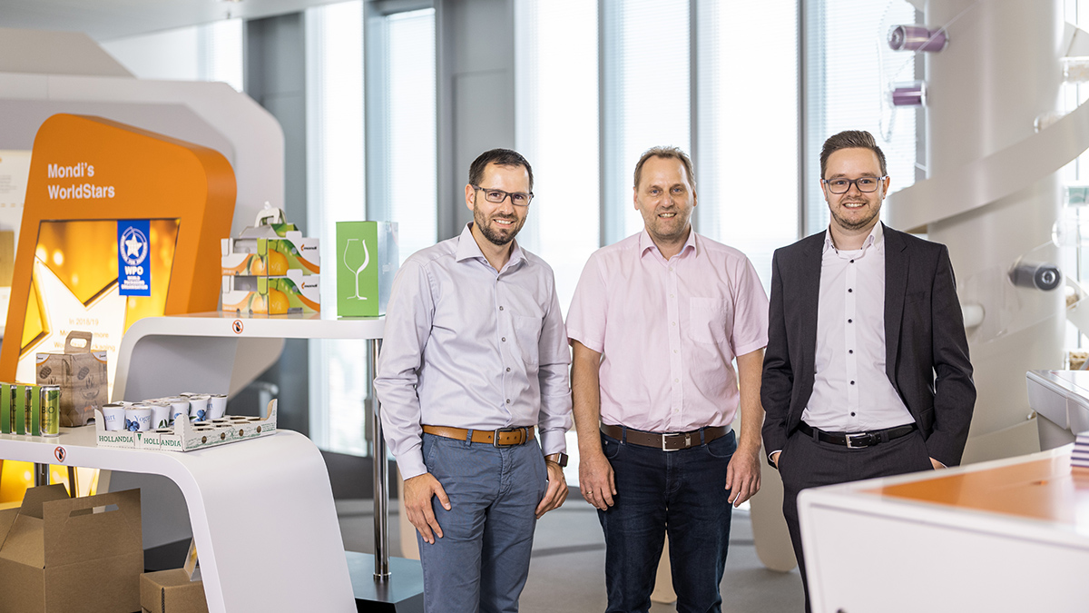 V.l.n.r.: Markus Wenzl (Head of Procurement, Mondi Neusiedler), Wolfgang Stramitzer (Project Manager Mondi Group), Bj&ouml;rn Kleigrewe, (Project Manager Voith Webshop, Voith).
