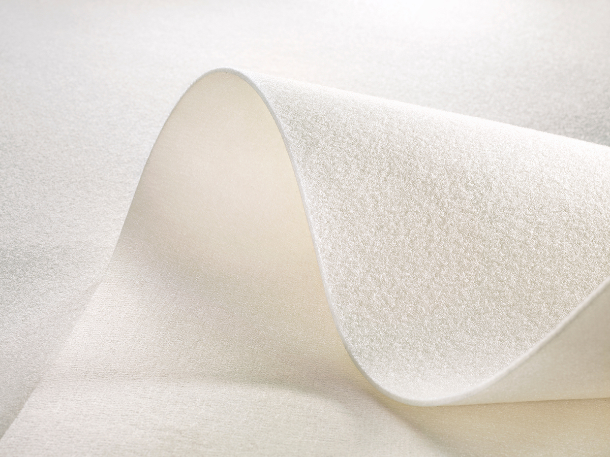 Voith ist ein Hauptlieferant f&uuml;r die Papierindustrie und substituiert Endlosfilze durch die Infinity S Familie von Nahtfilzen.