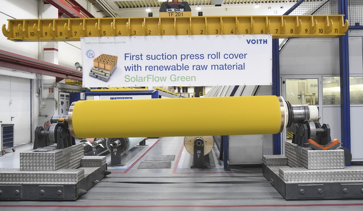 SolarFlow Green von Voith ist der erste Saugpresswalzenbezug, der nach DIN CERTCO f&uuml;r biobasierte Produkte zertifiziert ist.