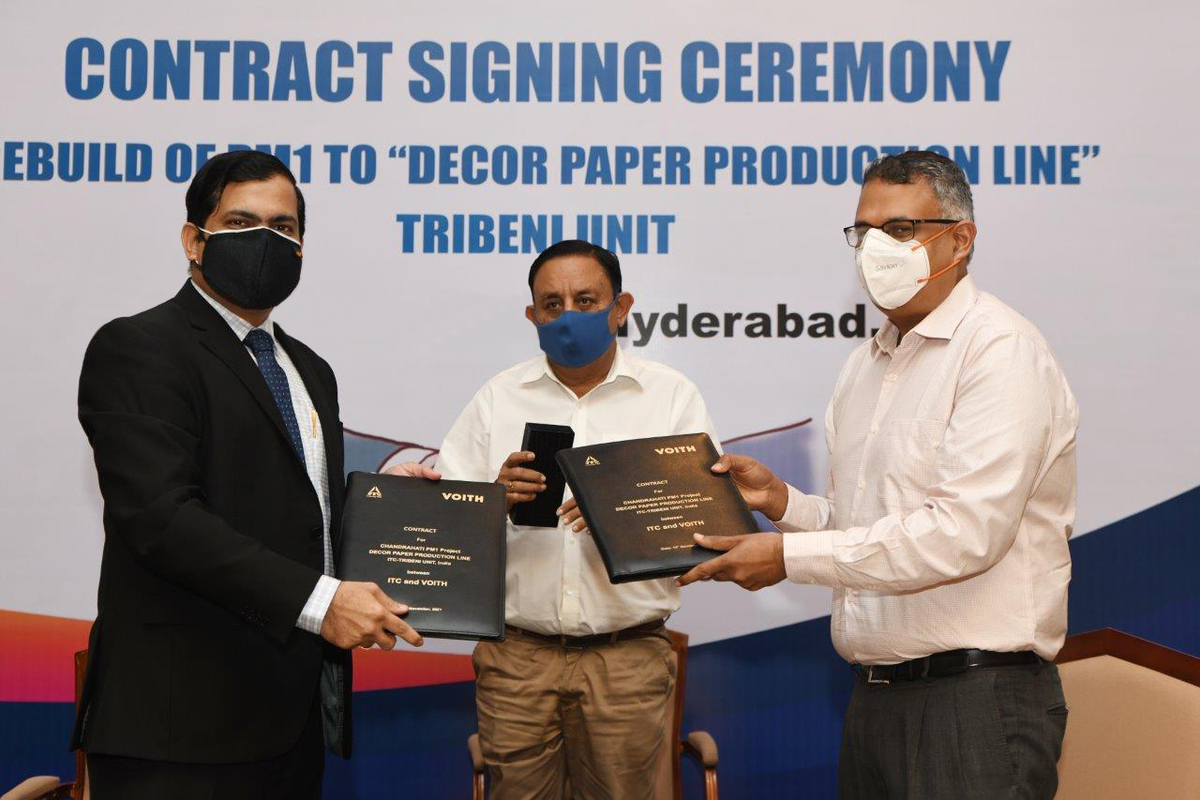 ITC Limited PSPD und Voith Paper bei der Vertragsunterzeichnung f&uuml;r die
neue Dekorpapiermaschine Chandrahati PM1 in Westbengalen, Indien.