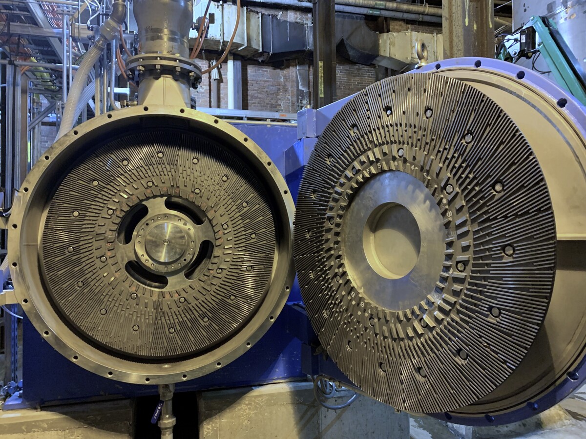Voith erg&auml;nzt seine bew&auml;hrte Pluralis-Familie mit neuen Pluralis Hot Stock (HS)-Refinergarnituren.