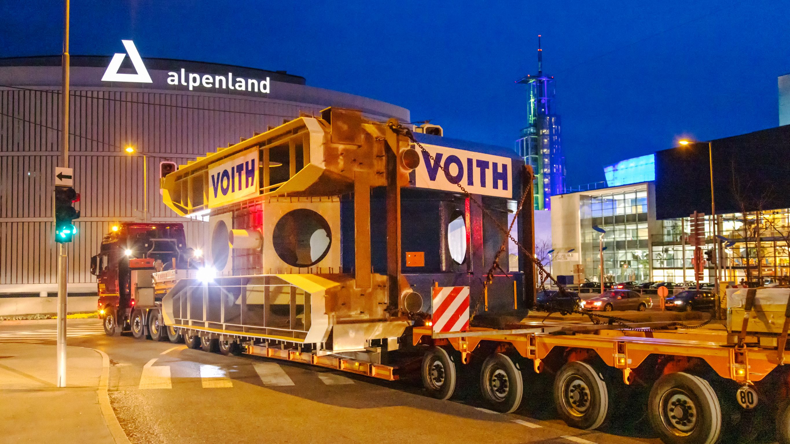 Sondertransport des 6,5 Meter breiten Turbinengeh&auml;uses von St. P&ouml;lten bis ins Tiroler Zillertal