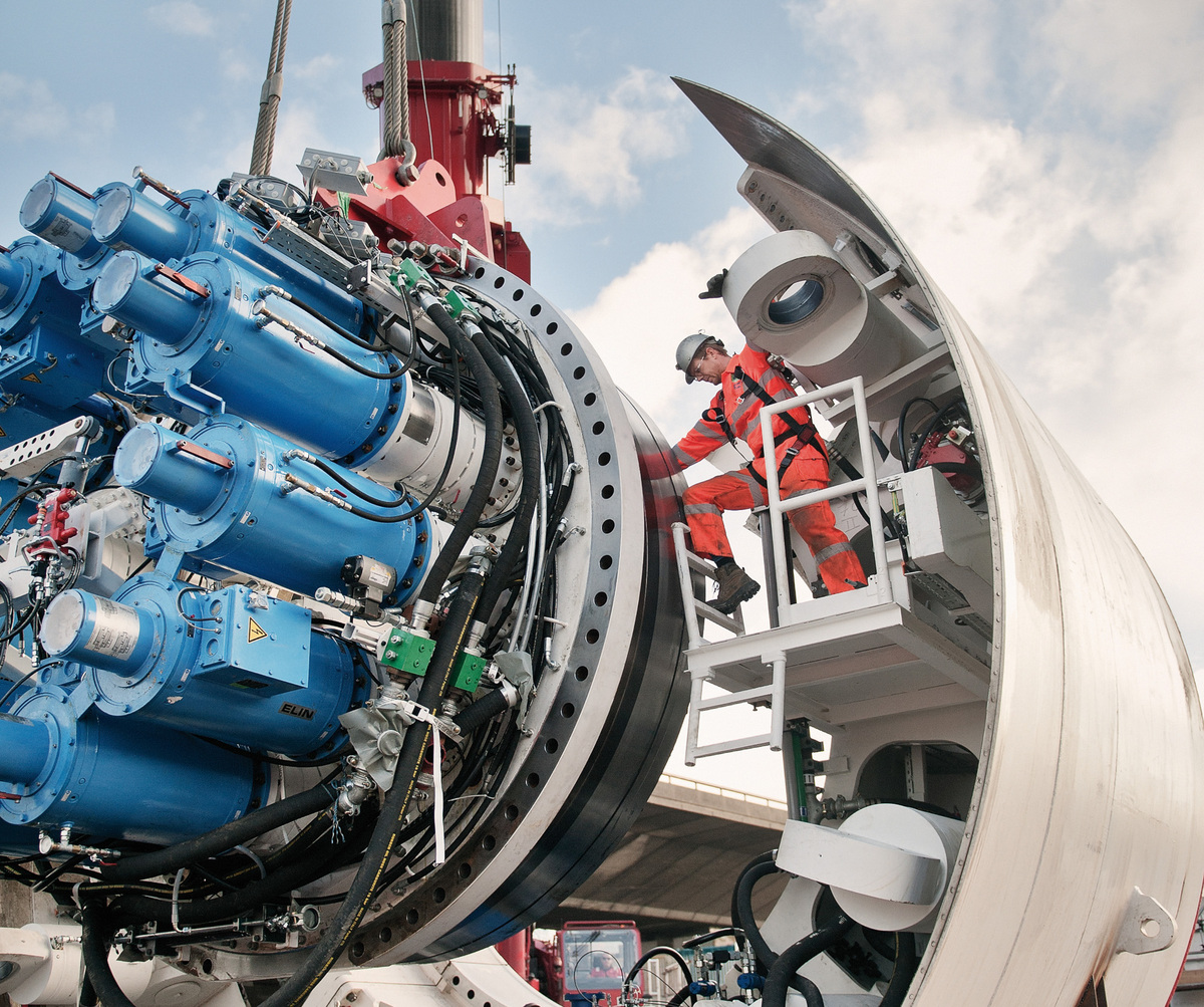 Tunnel boring machine