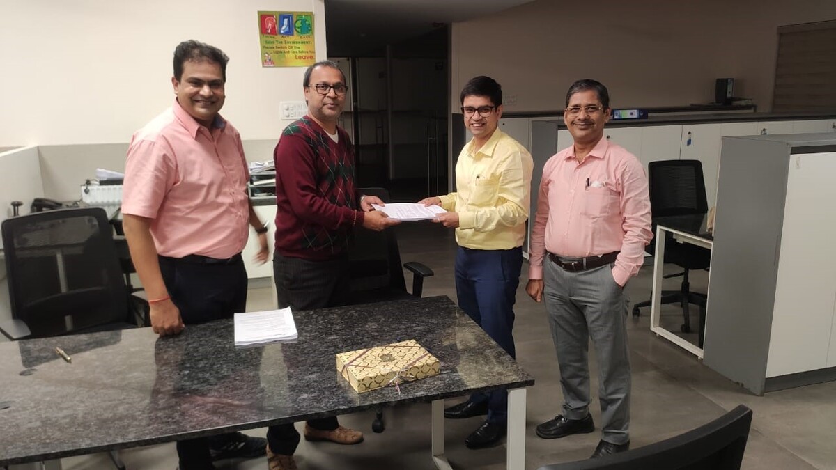 During the contract signing ceremony at B&B Triplewall Containers in Hosur (from left to right): Mr. Manish Bothra (Director B&B Triplewall Containers), Mr. Manish Gupta (Director B&B Triplewall Containers), Mr. Supratim Pan (Sr. Deputy Manager Fiber Systems Voith Paper India), Mr. Ashis Talukdar (Head of Engineering Voith Paper India).