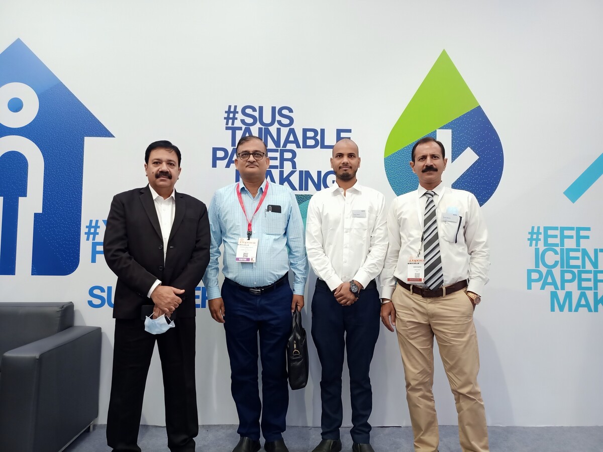 F.l.t.r.: Praveen Batra (Head of Sales & Services FRS, Voith India), Devesh K. Singhal (Technical Director, Chandpur Enterprises Ltd.), Gaurav Singh (Senior Executive, Sales & Services FRS, Voith India) and Harsh Bakshi (Deputy Manager, Sales & Services FRS, Voith India).